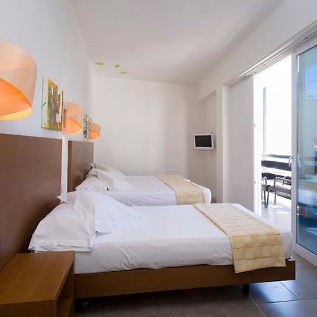 Es Mitjorn Hotel Sant Antoni de Portmany Esterno foto
