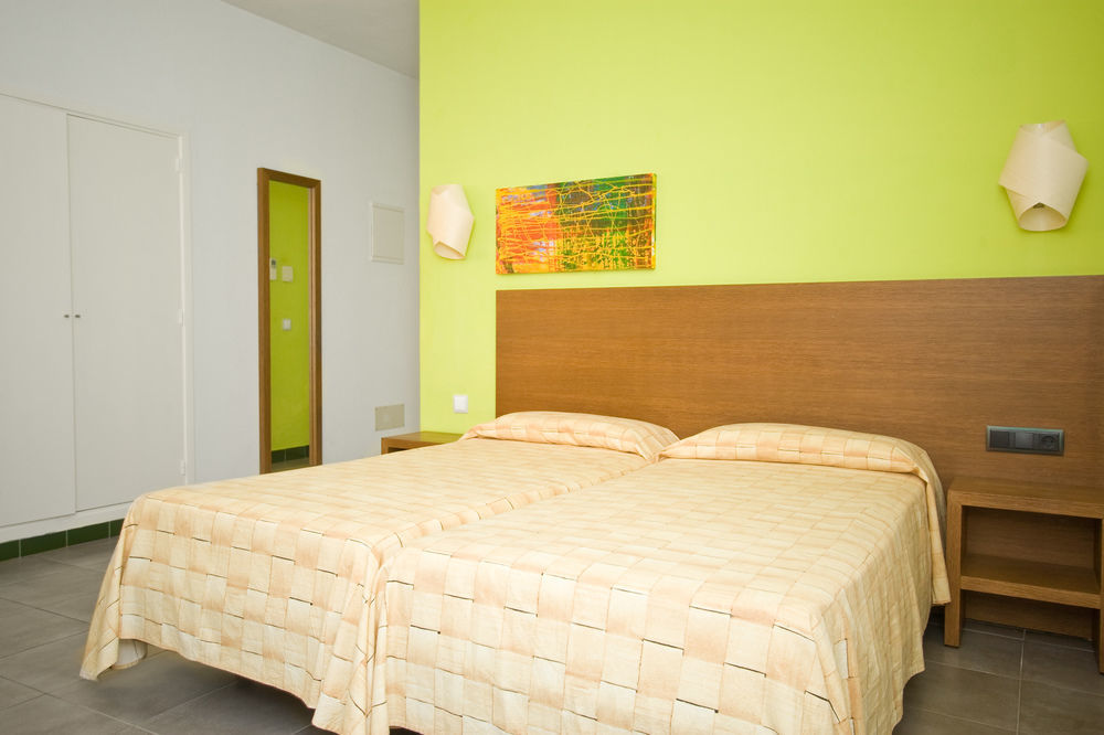 Es Mitjorn Hotel Sant Antoni de Portmany Esterno foto