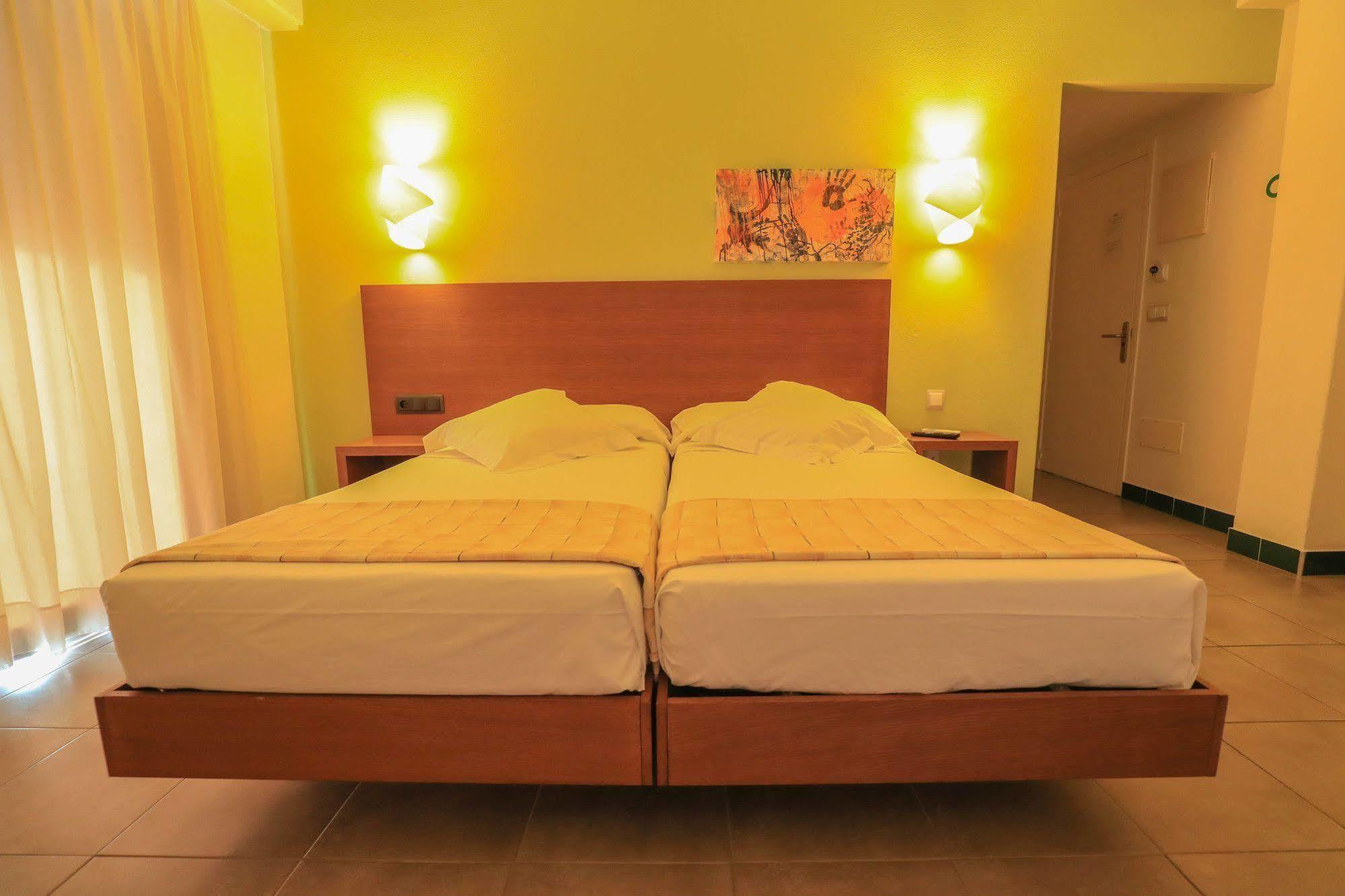 Es Mitjorn Hotel Sant Antoni de Portmany Esterno foto